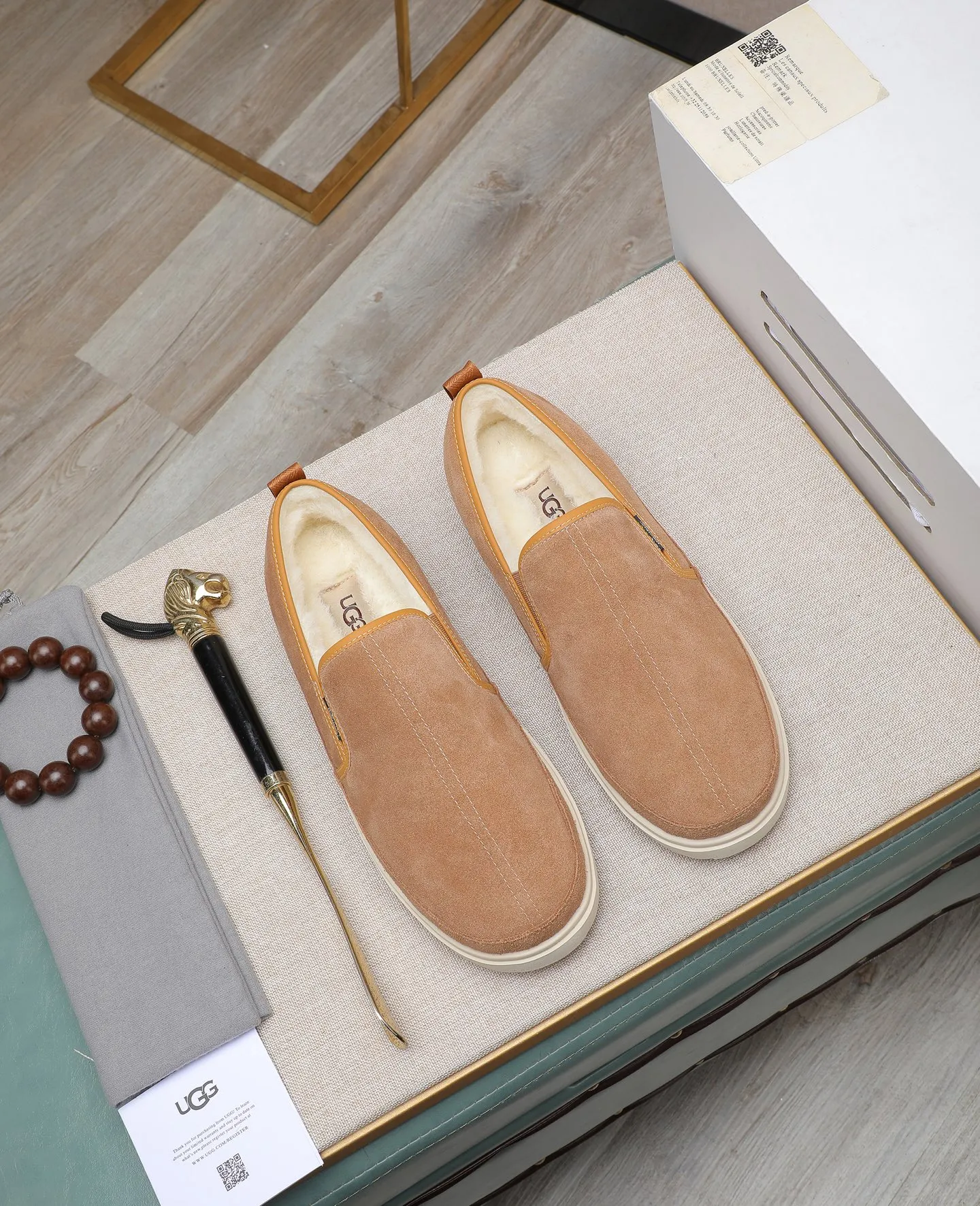 Men's men's shoes 💰560 (full genuine wool lining, 10% off for fake ones) Please note the quality of the original order and compare the thickness of the wool 🏮🏮 Popular UGG men's shoes from Australia's warm luxury brand, the official website is synchronized, Beckham men's style..., made of imported top-layer waxed cowhide, waxed toe box, Australian real wool velvet lining Carefully sewn...Imported rubber Martin boots outsole (comfortable, soft, wear-resistant) The quality is really great...Exquisite workmanship, you can't put it down at first sight, size 39-44 (38 45 custom-made)